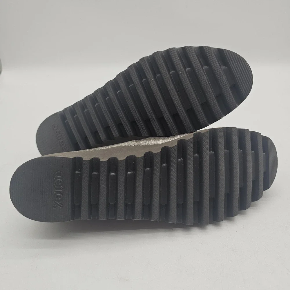 New without box Aetrex brushed silver size 7 comfort flat loafer shoes